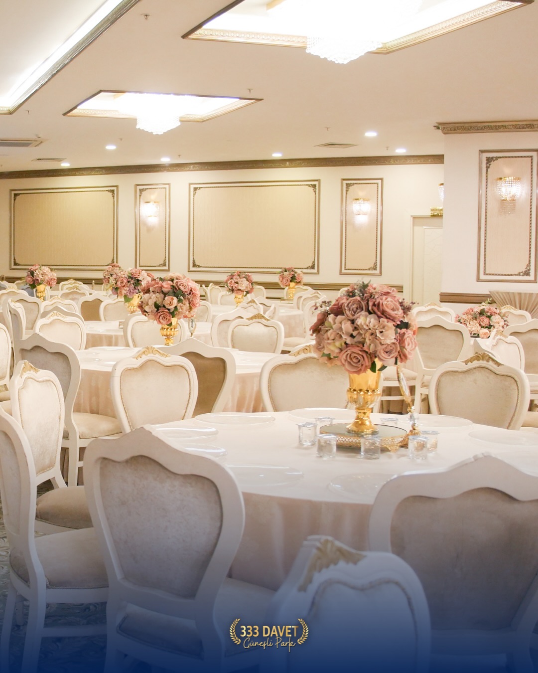 333 Güneşli Park Davet şık masa düzeni ve çiçek dekorasyonu