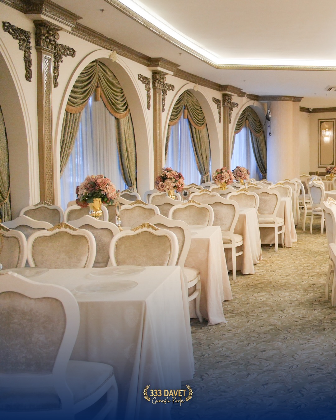 İstanbul şehir merkezinde klasik düğün salonu iç dekorasyonu