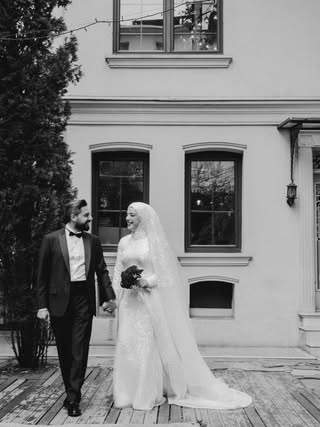 İstanbul’da doğal ışıkla çekilmiş gelin ve damat düğün fotoğrafı