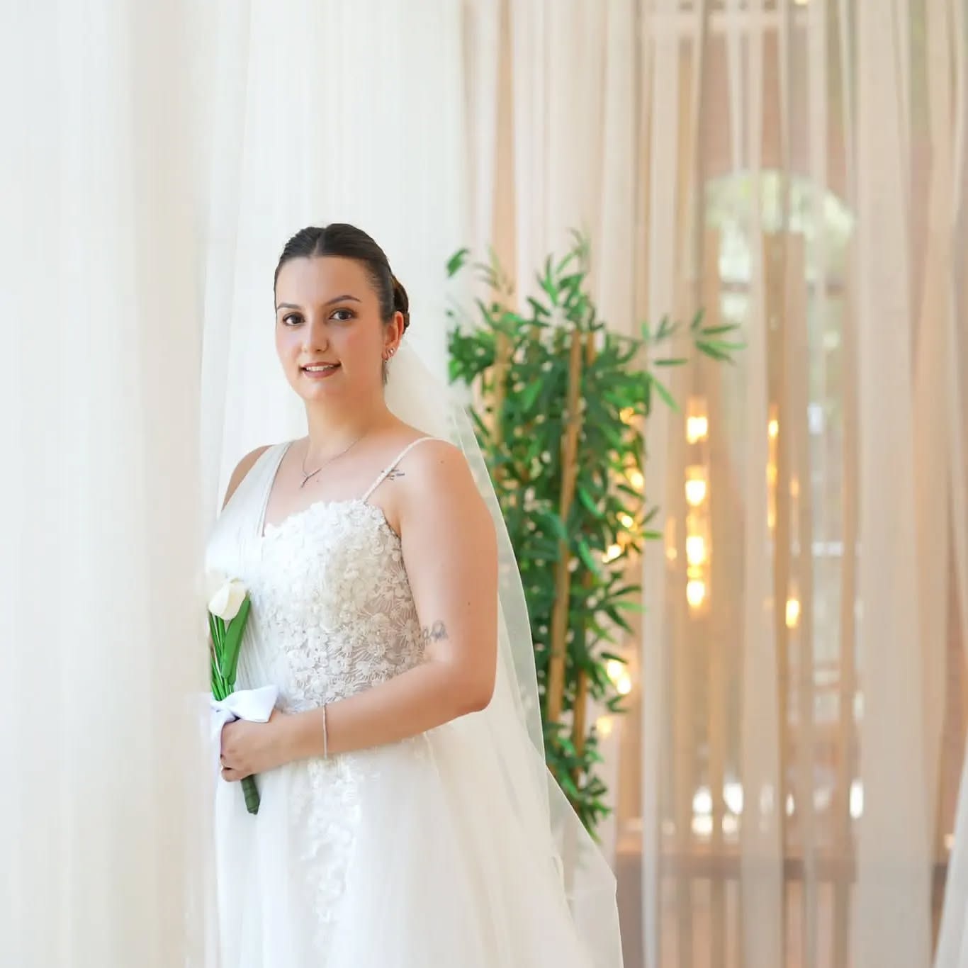 Dantel askılı A kesim nikâh gelinliği sade zarif