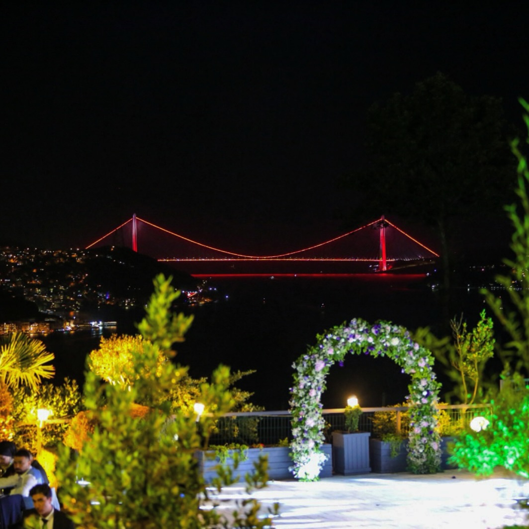 İstanbul Sarıyer açık hava düğün mekânı masa düzeni