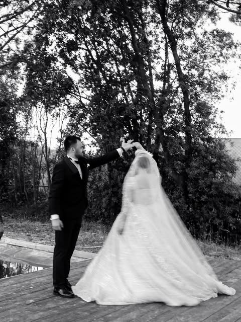 Editorial stil düğün fotoğrafı iç mekân