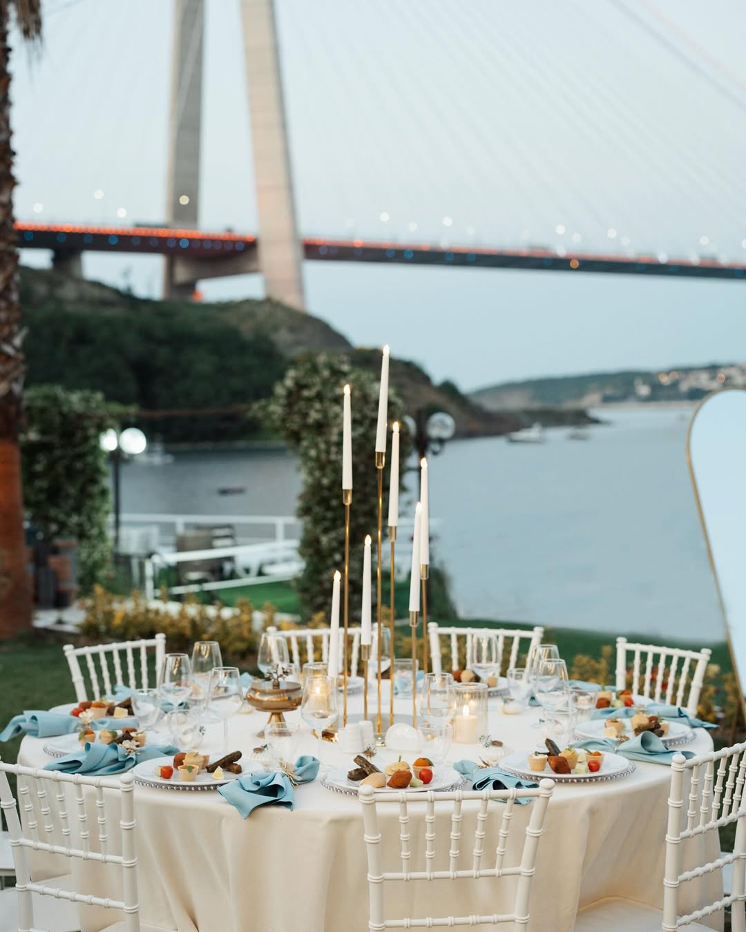 Boğaz manzaralı deniz kenarı düğün masası – Büyükliman Wedding