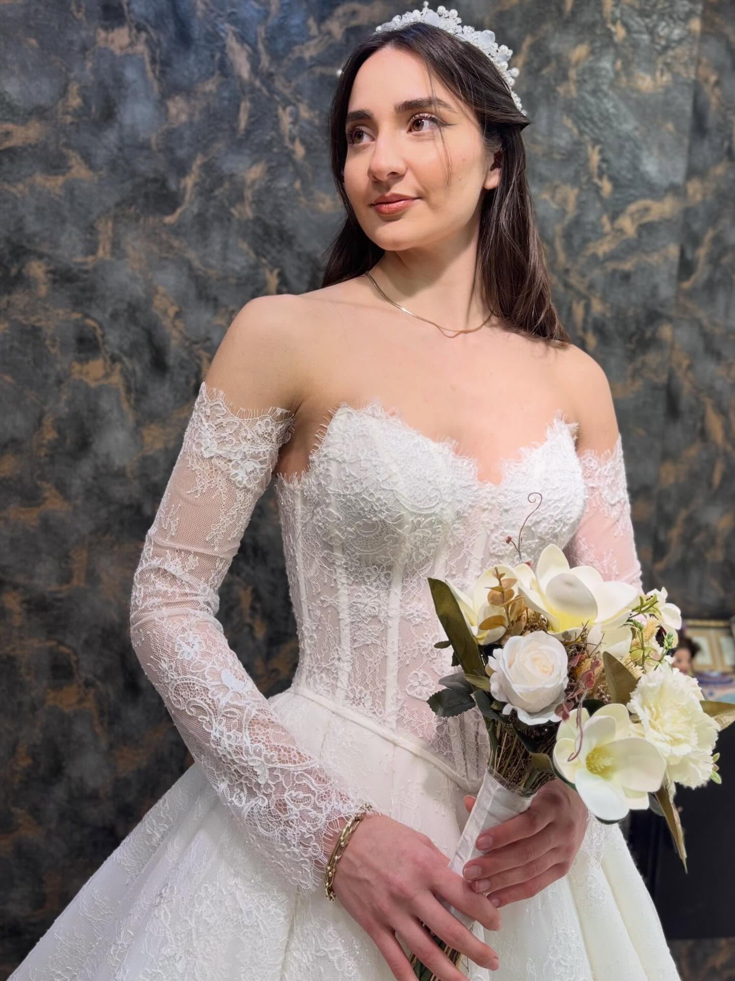 Modern dantel korseli prenses model gelinlik Ankara gelinlikçisi