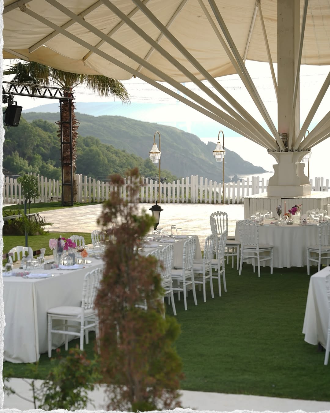 Boğaz manzaralı açık hava düğün alanı