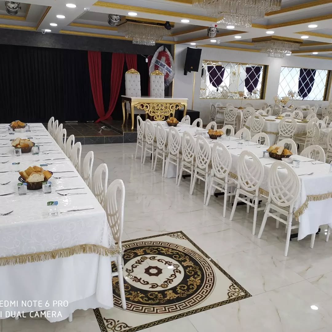 Deniz Davet Arnavutköy yüksek tavanlı ferah düğün salonu genel görünüm