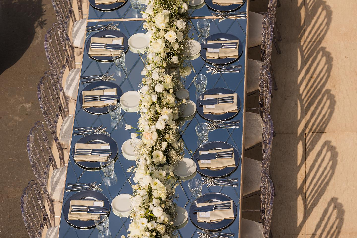 İstanbul sahil düğünü uzun masa dekorasyonu