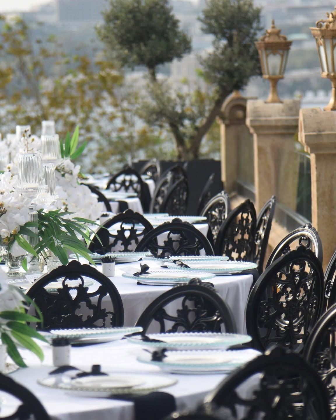 Akşam daveti mum ışıklı masa süslemesi