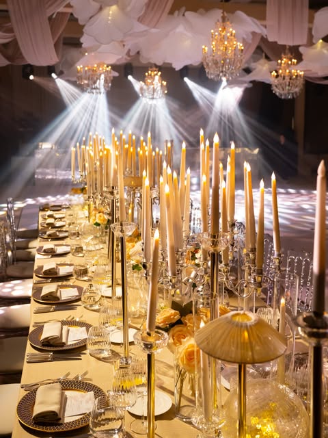 “Özel konsept düğün süsleme – uzun masa dekorasyonu”