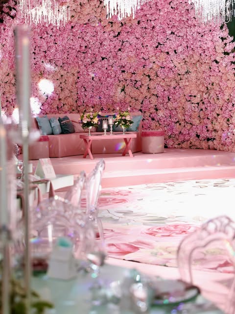 Romantik pembe konsept düğün sahne tasarımı