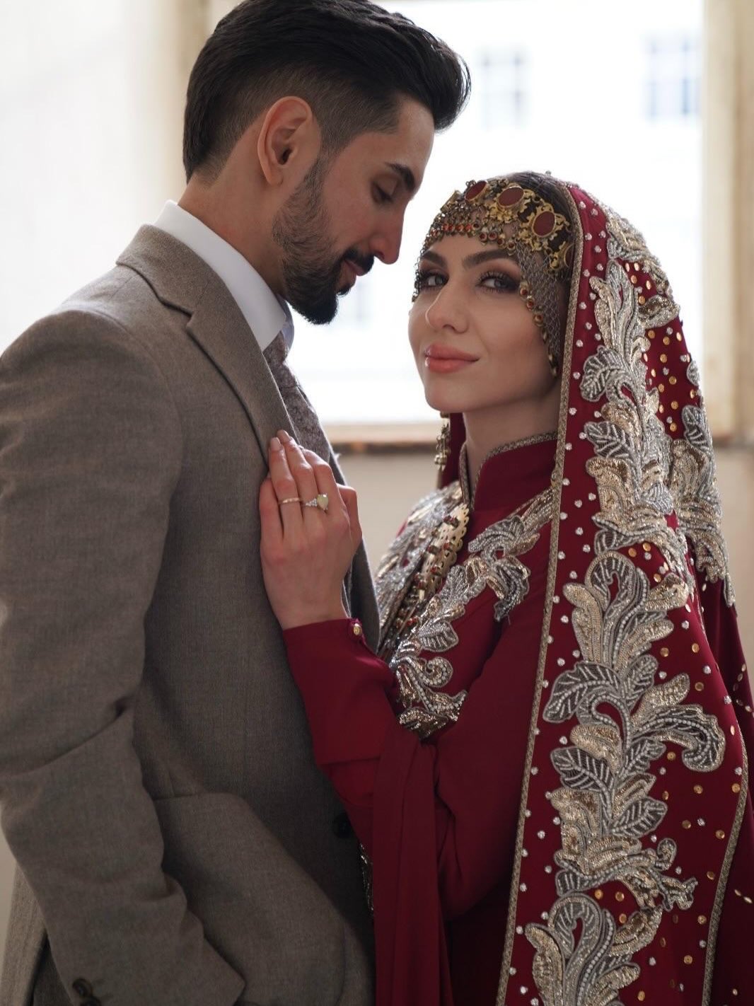 Bordo kına elbisesi ve kaftan işlemeleri gelin portresi