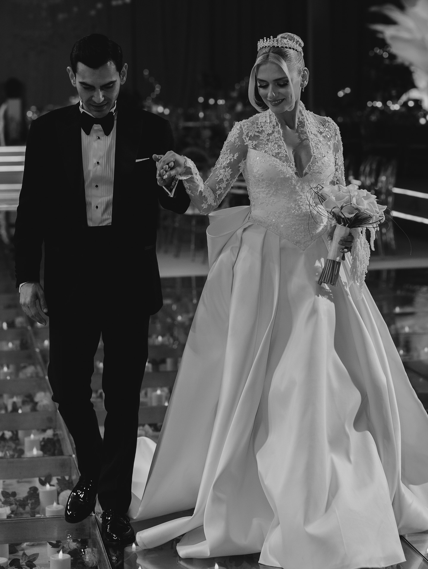 Burak Çiçek Couture dantel uzun kollu A kesim gelinlik yakın plan detay