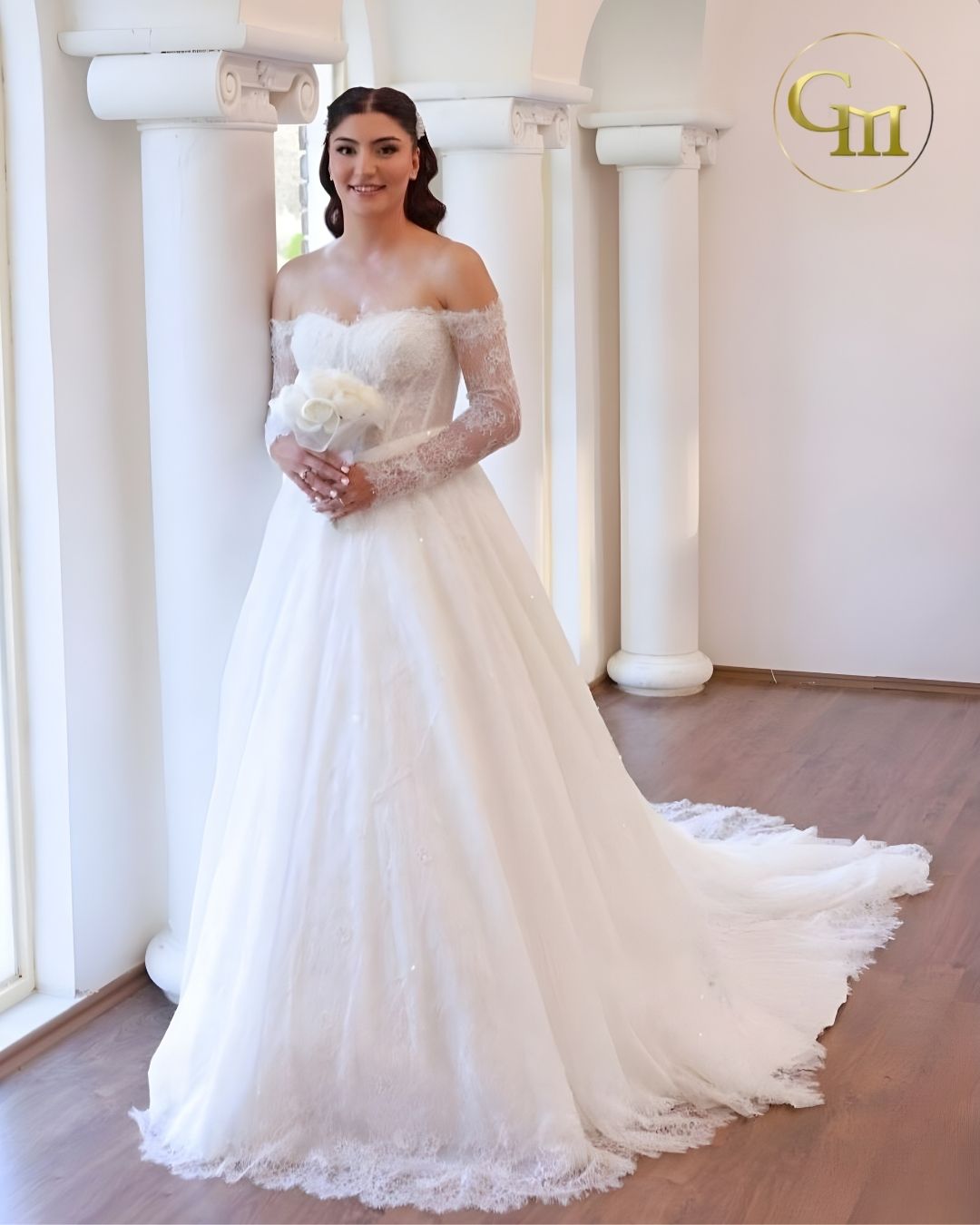 Dantel detaylı omuz dekolteli A kesim gelinlik – modern ve romantik gelinlik