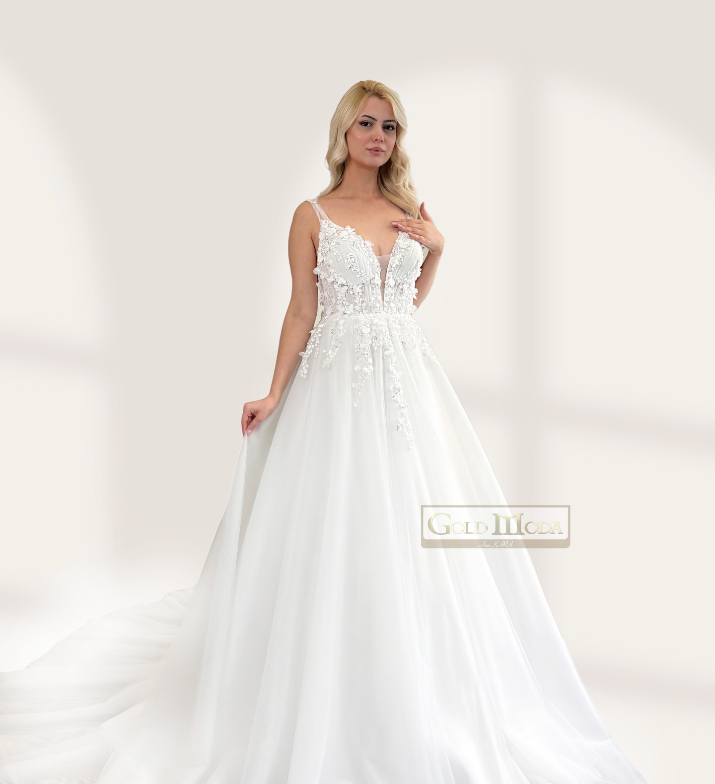 V yaka dantel işlemeli A kesim gelinlik – after party ve düğün için gelinlik modeli