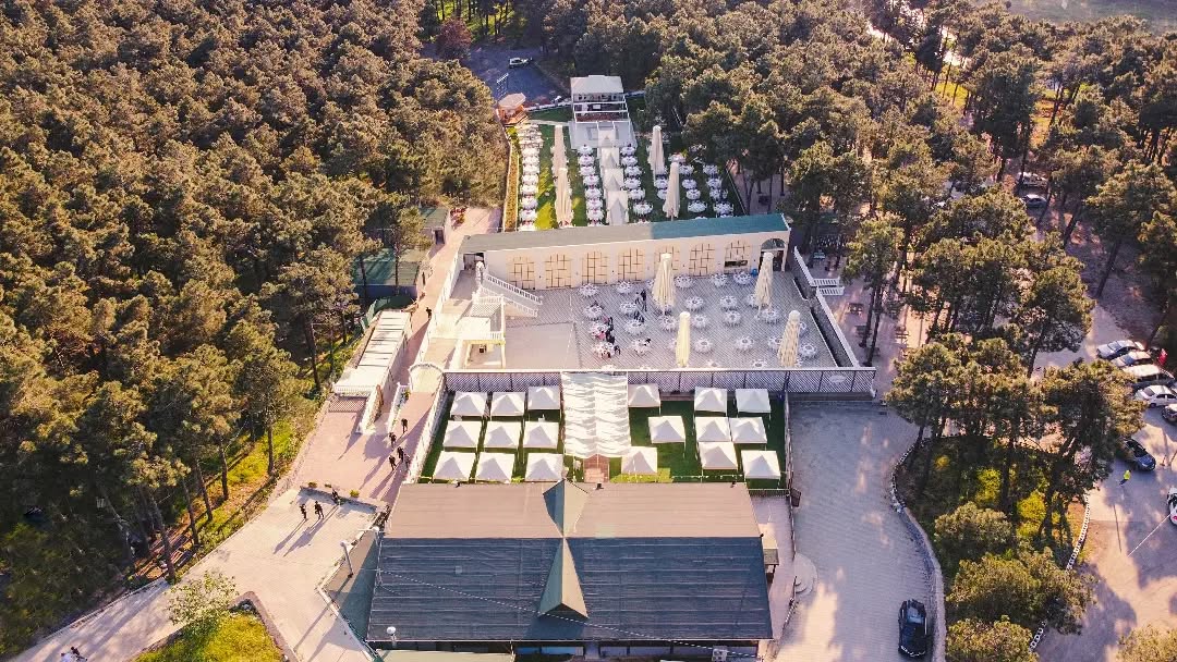 İstanbul Kartal Gülbahar Sultan çim alanda masa düzeni