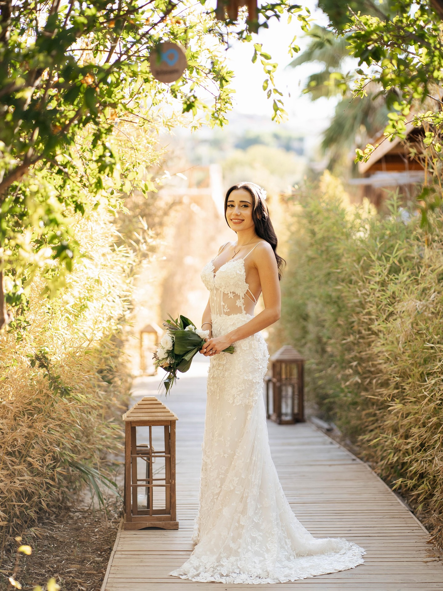 Askılı dantel kır düğünü gelinliği