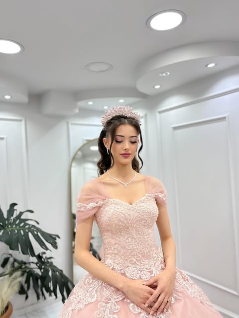 İstanbul özel dikim gelinlik zarif dantel detaylı tasarım