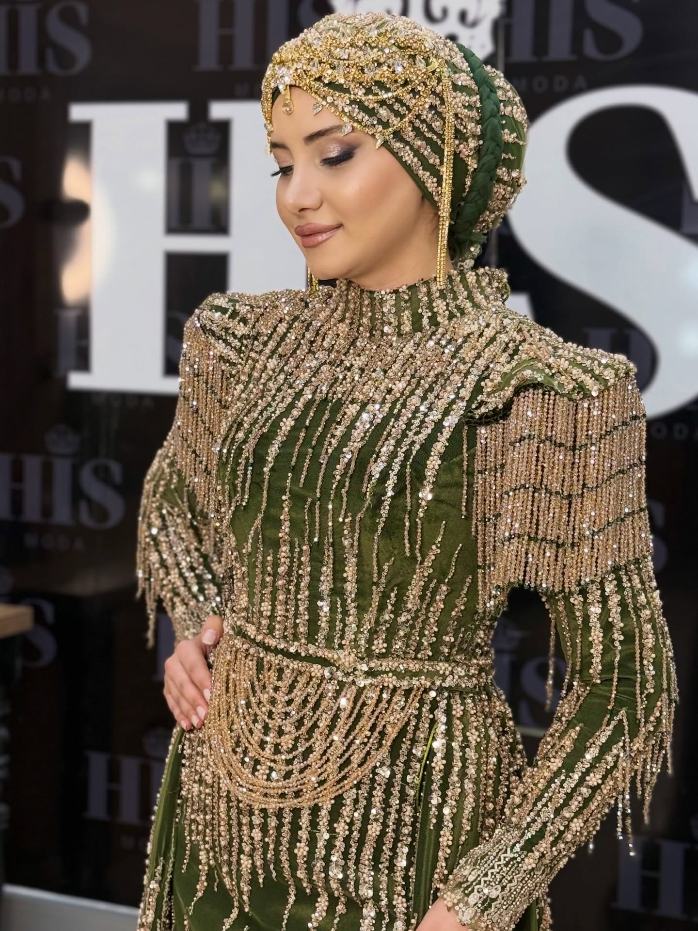 His Moda Evi bordo kadife nişan elbisesi – balık kesim zarif siluet