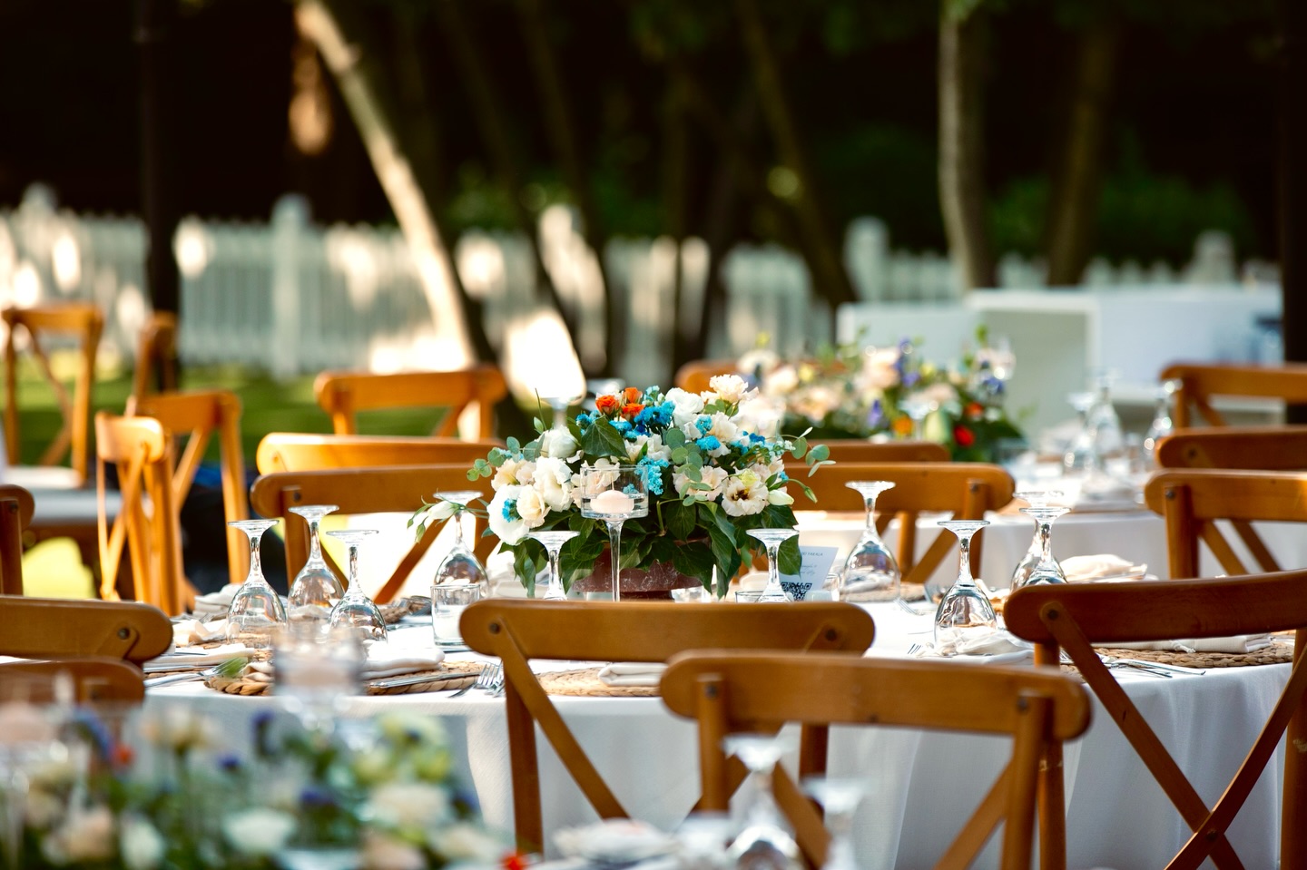 Bahçe düğünü masa düzeni organizasyon örneği