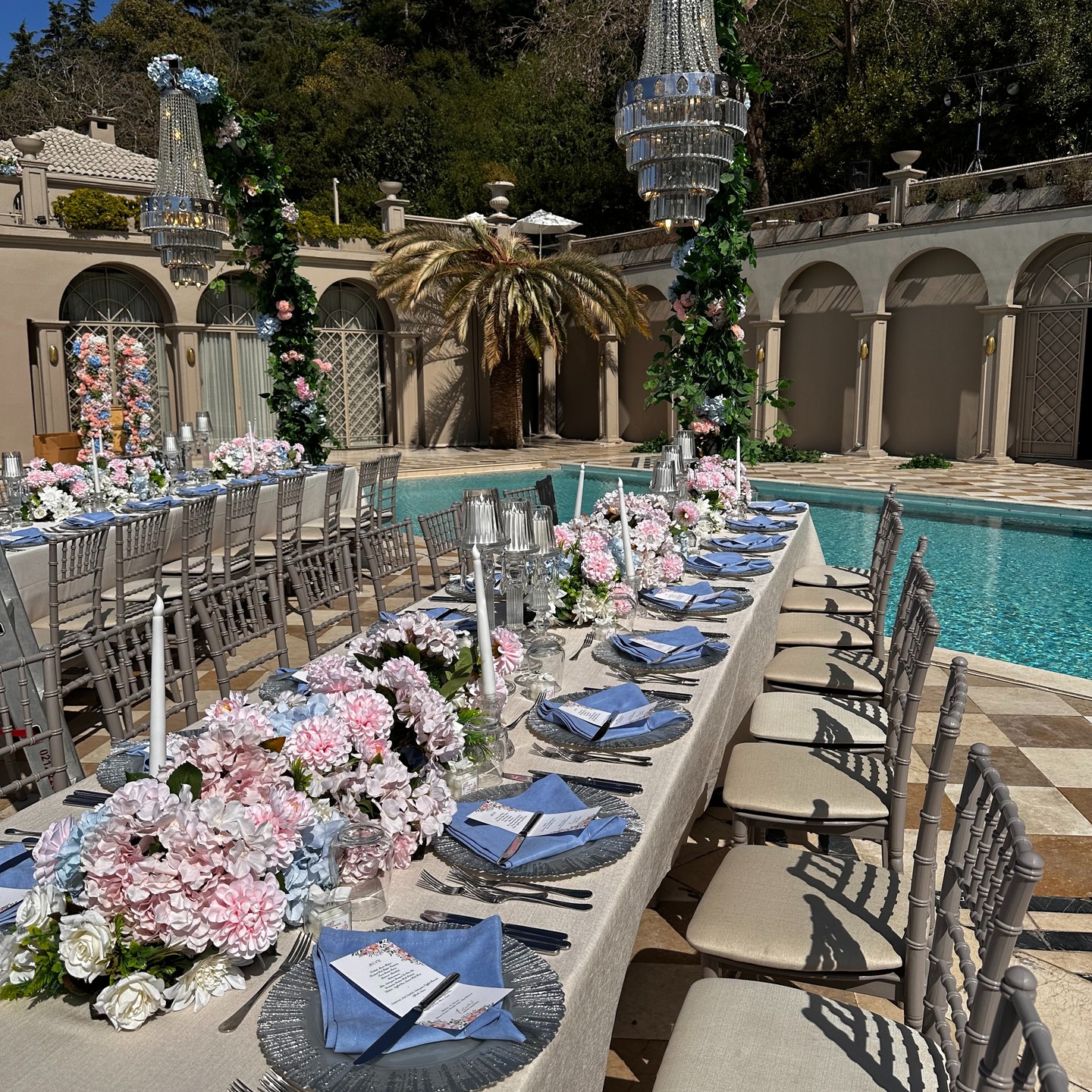 İstanbul havuz başı düğün organizasyonu masa düzeni