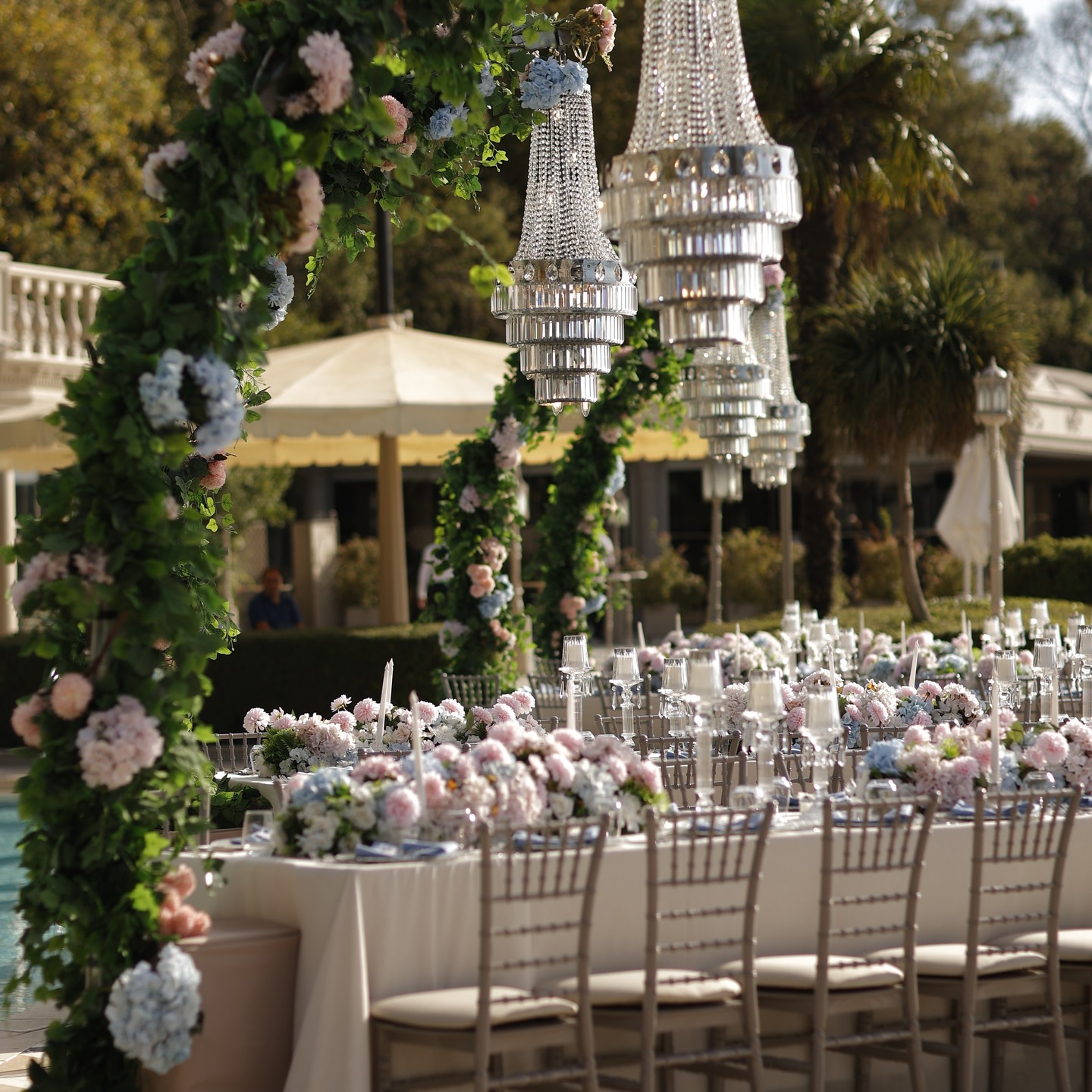 Klasik balo salonu düğün organizasyonu sahneleme