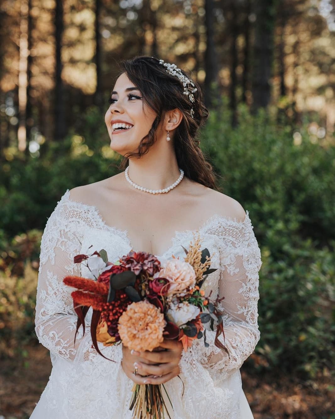 Uzun kollu dantel detaylı modern gelinlik Lavinia Gelinlik