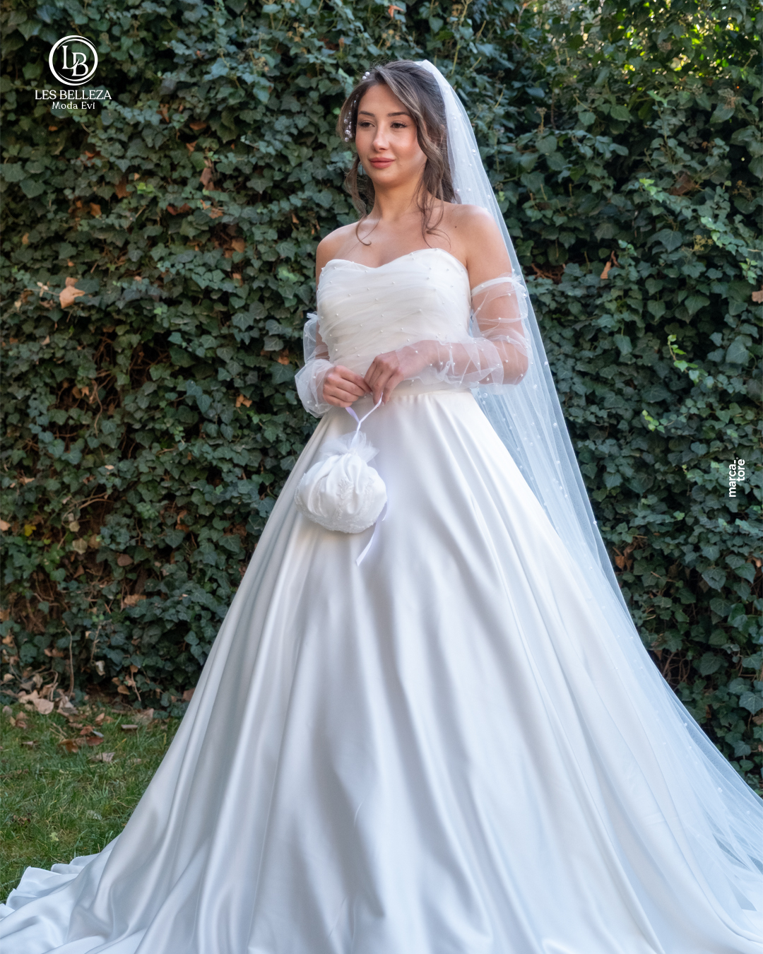 Saten etekli modern gelinlik modeli Les Belleza Moda Evi Çankaya