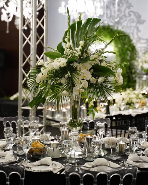 Modern ve şık davet masası süsleme detayları