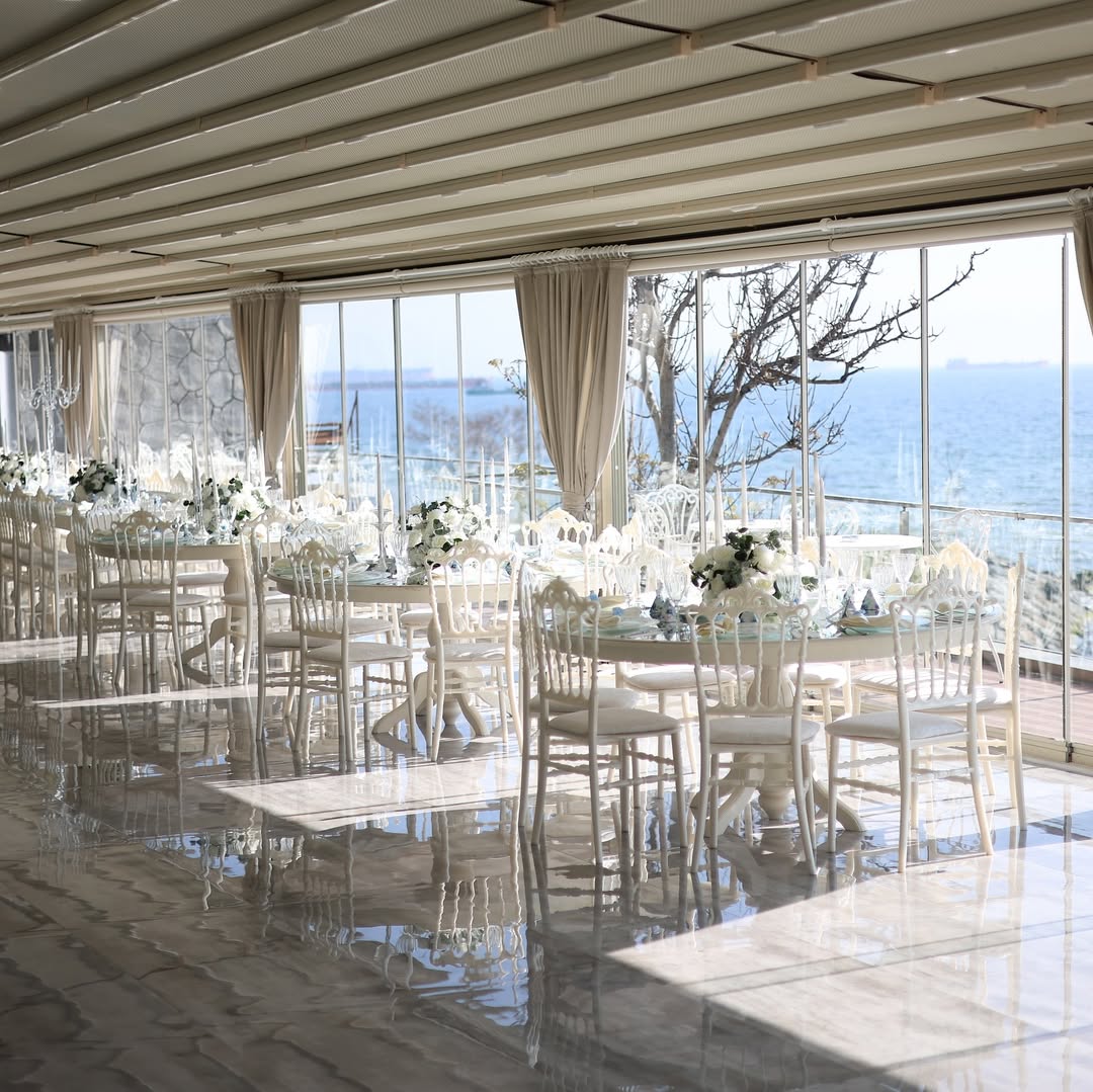 Açılır-kapanır tavanlı Lina Davet Florya düğün alanı