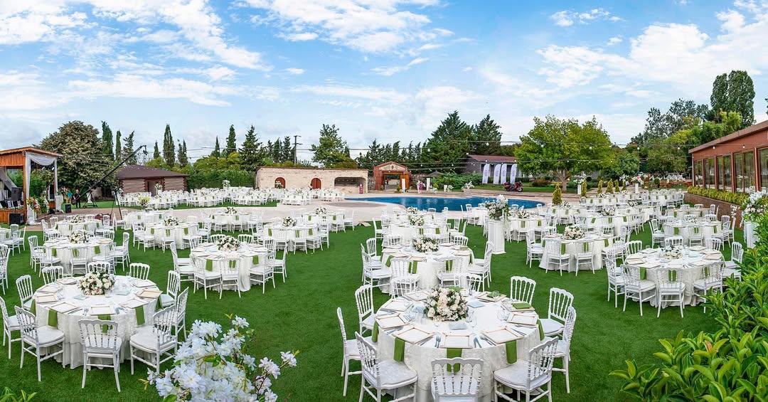 Maya Life İstanbul Beykoz havuz başı açık hava düğün alanı