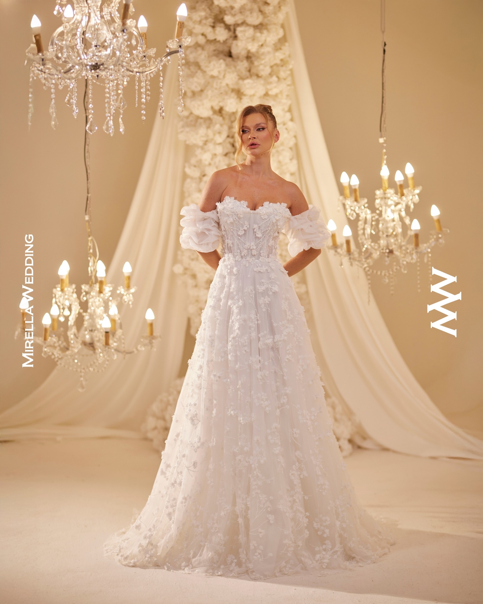 Düşük omuz balon kol detaylı dantel A kesim gelinlik