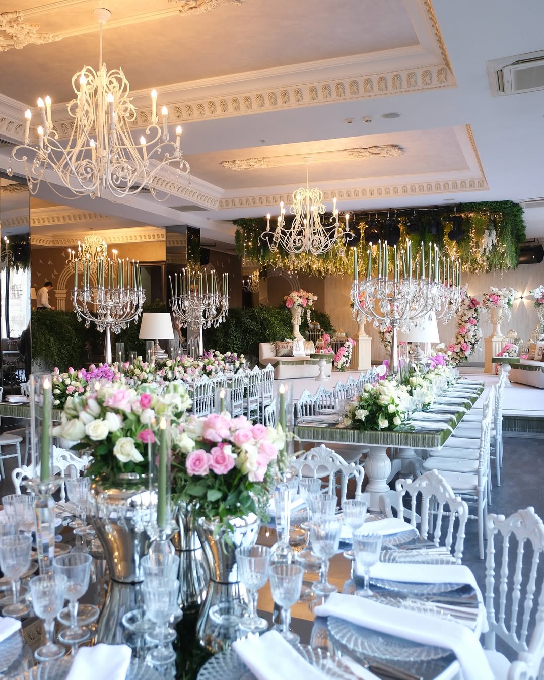 Nakkaştepe Bosphorus Hanedan Salon modern düğün masa düzeni