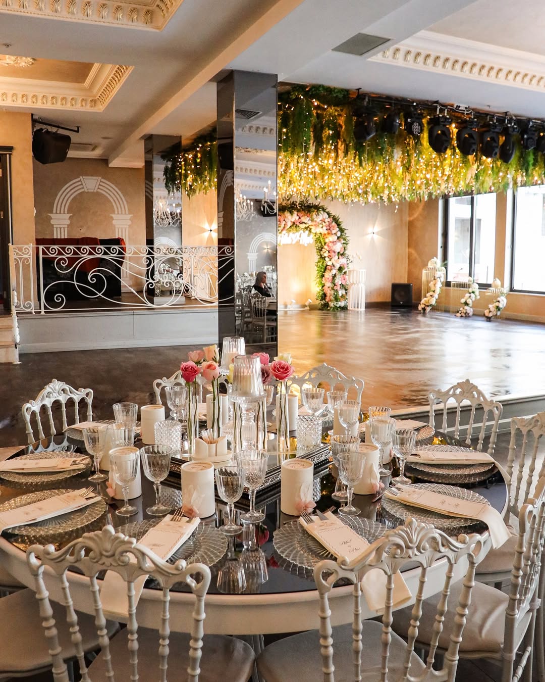 İstanbul Üsküdar kolonsuz düğün salonu dekorasyonu