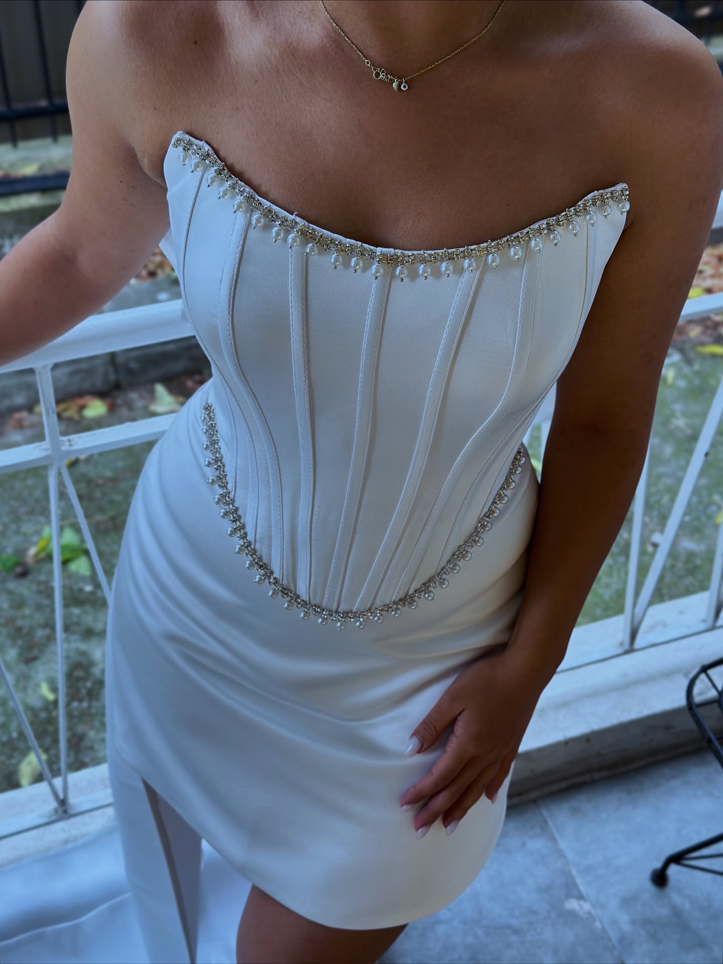 Boncuk detaylı korse gelinlik üst beden tasarımı