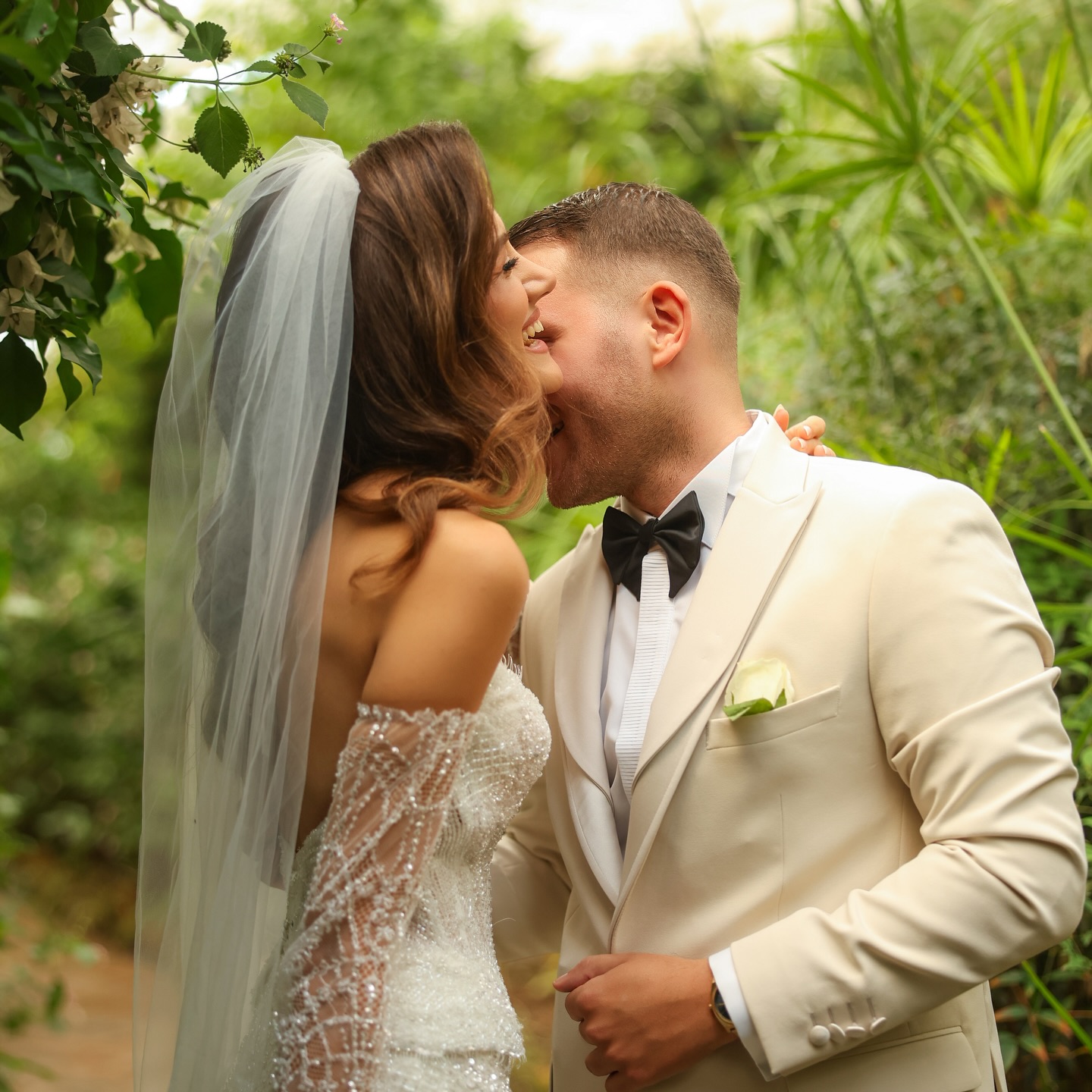 İstanbul Sarıyer açık hava düğün çekimi – gelin damat doğal poz