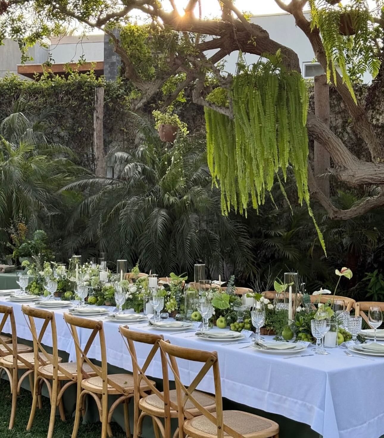 Bohem ve rustik detaylarla hazırlanmış bahçe düğünü konsepti