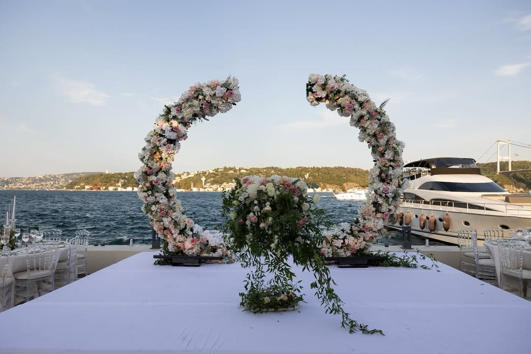 Boğaz manzaralı Portaxe düğün sahnesi