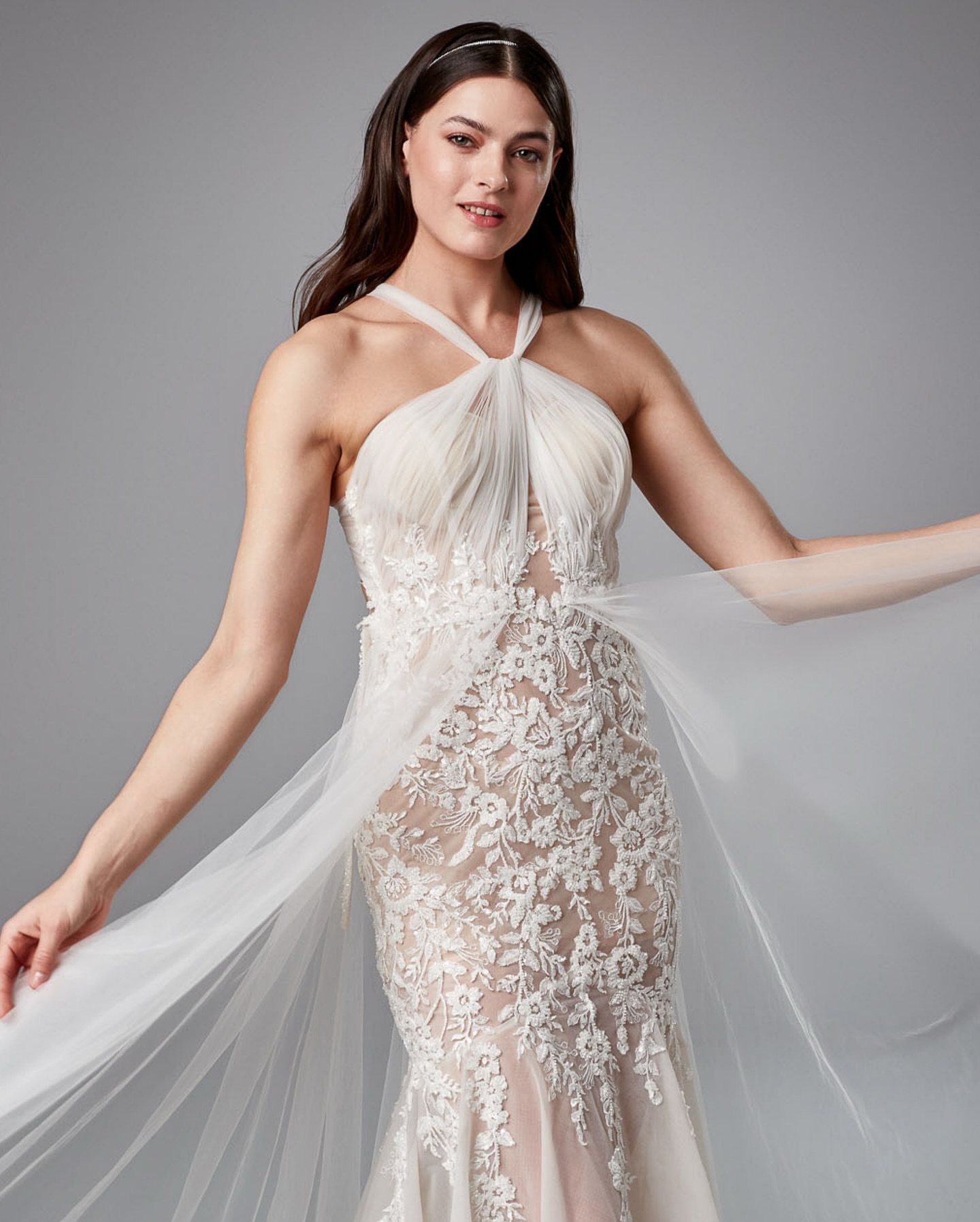 Peri kızı etkili, romantik dantel tüllü gelinlik – Relactive Bridal hareketli görünüm