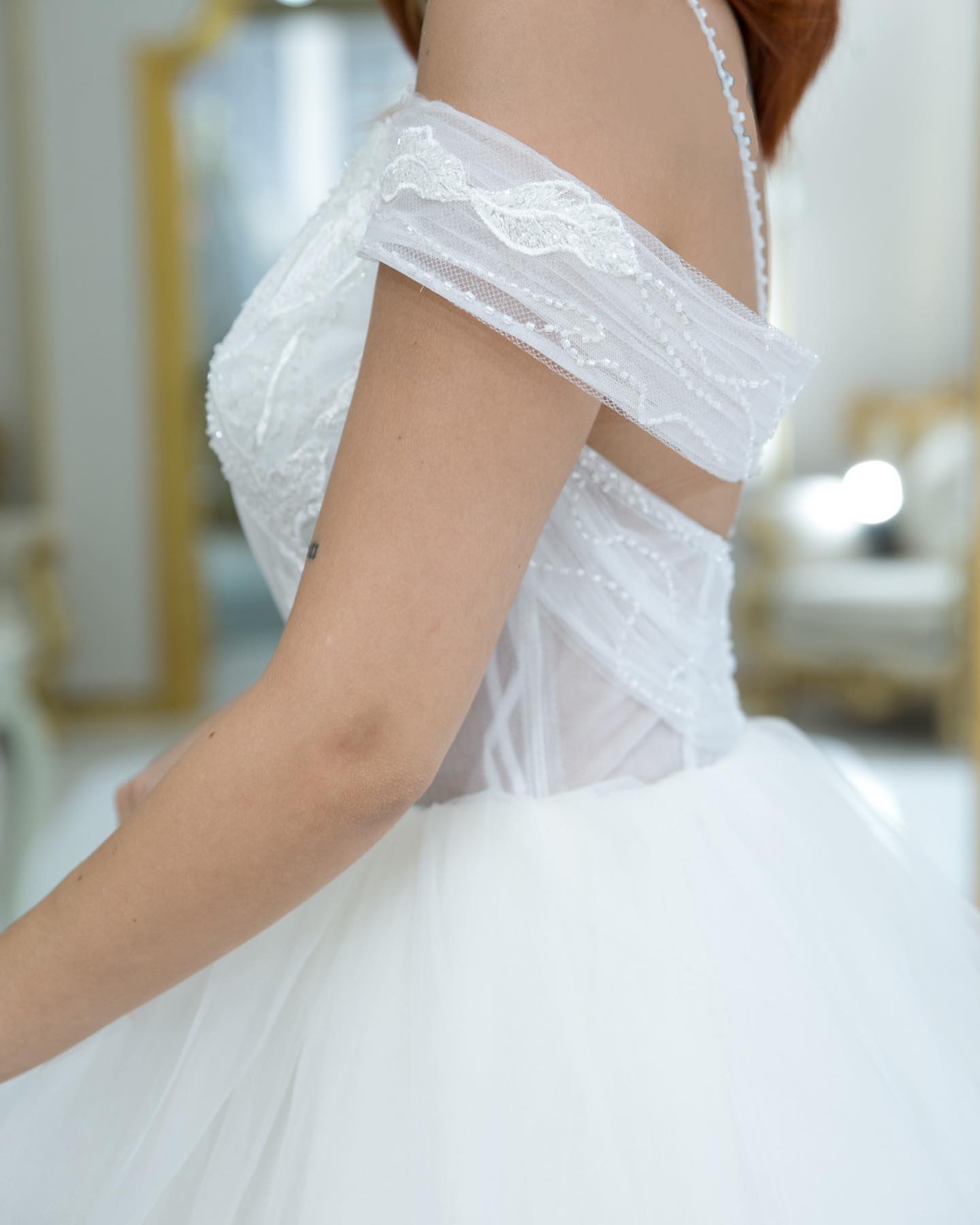 Düşük omuz tül detaylı modern gelinlik Ankara Çankaya