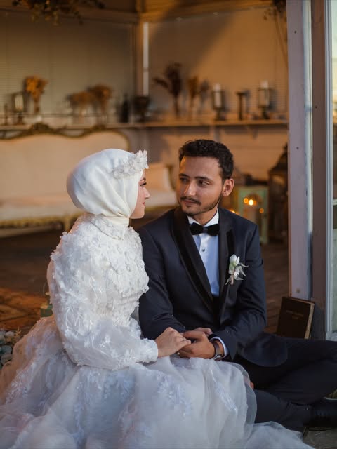 Editorial tarzda gelin detayı ve doğal pozlama