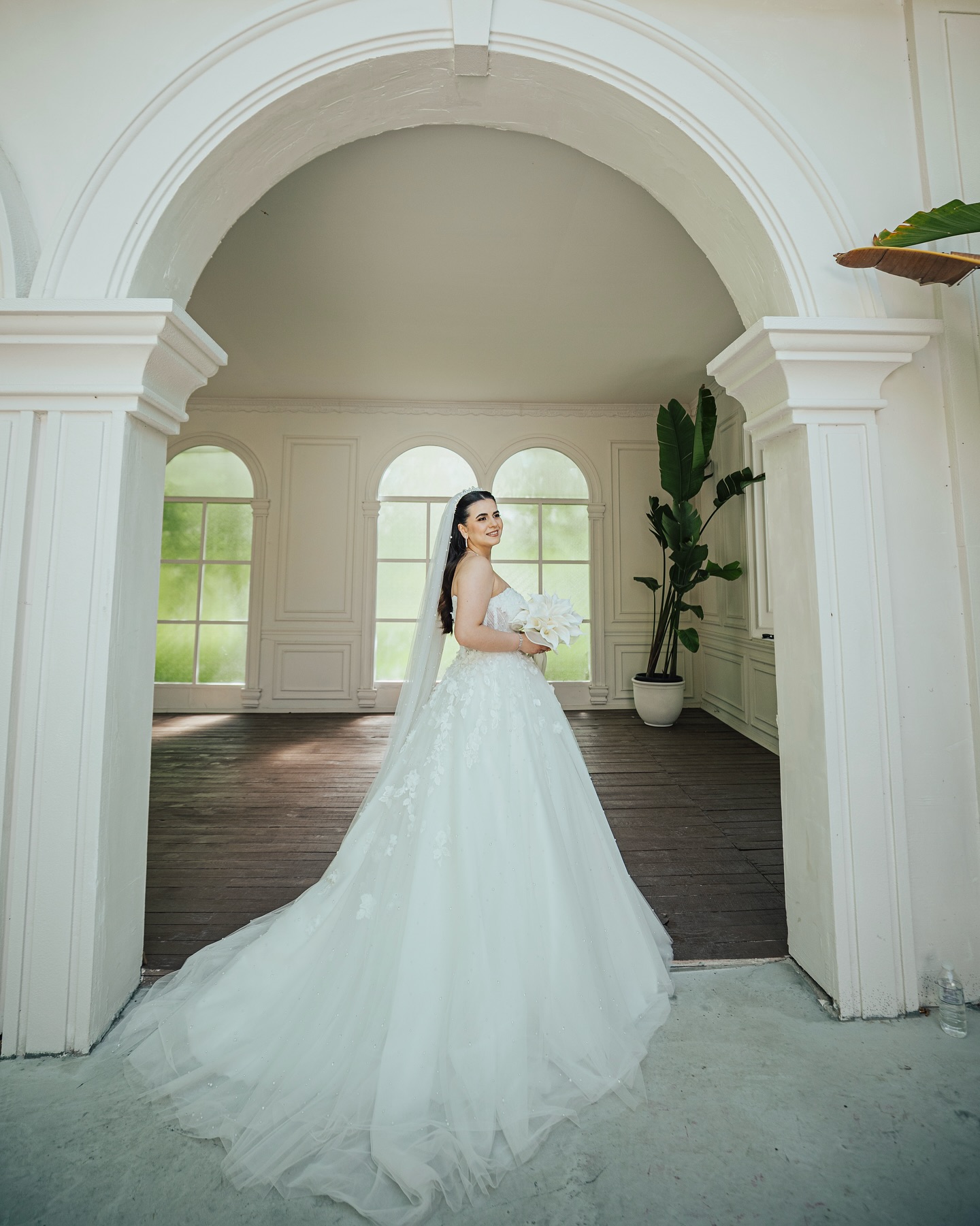 Straplez inci işlemeli balo tipi gelinlik after party için