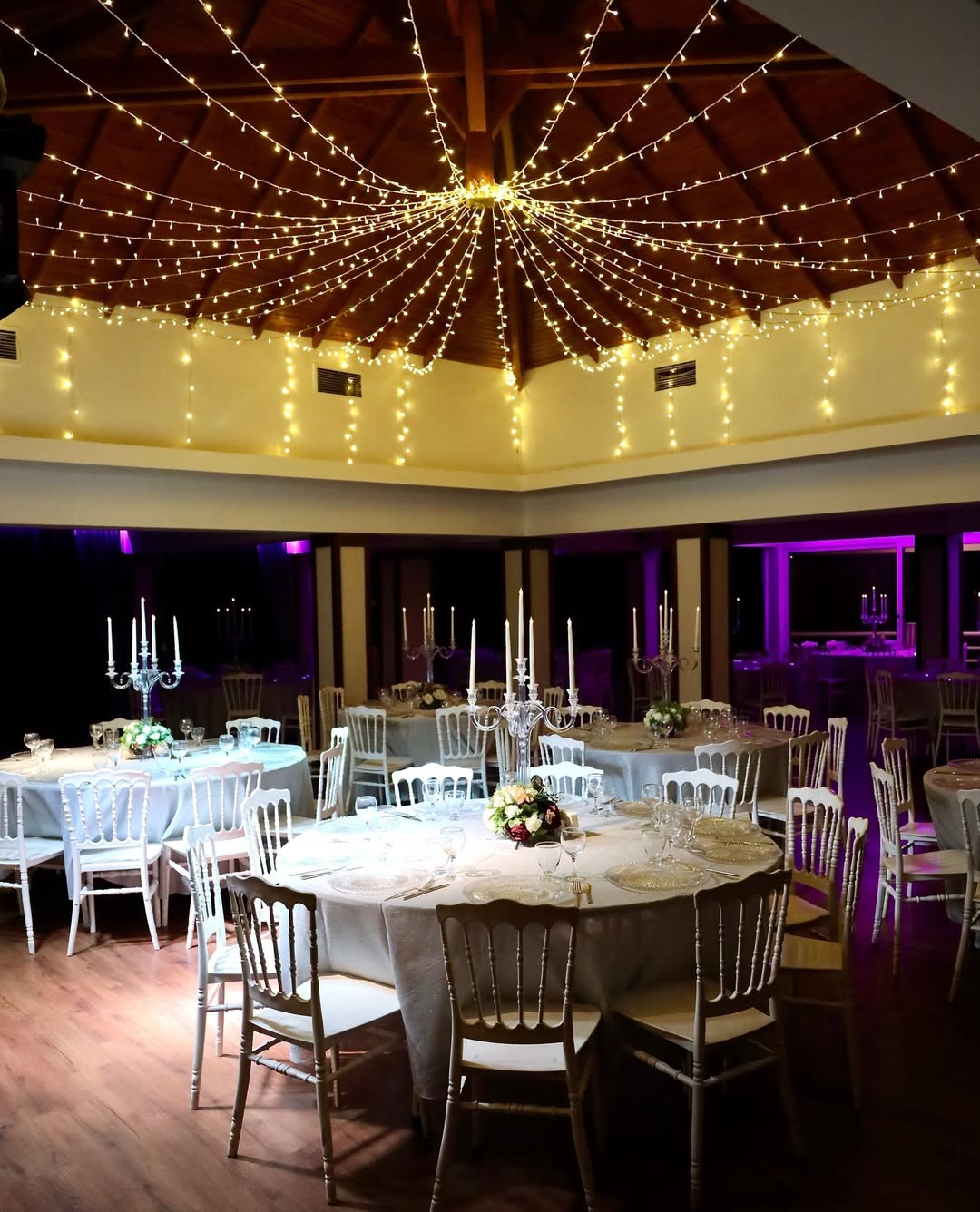 Ataşehir Taç Wedding havuz başı düğün alanı genel görünüm