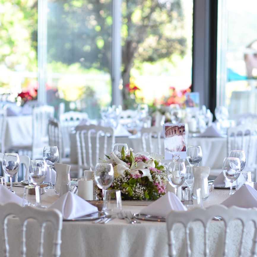 Açılır kapanır tavanlı boğaz manzaralı düğün mekânı