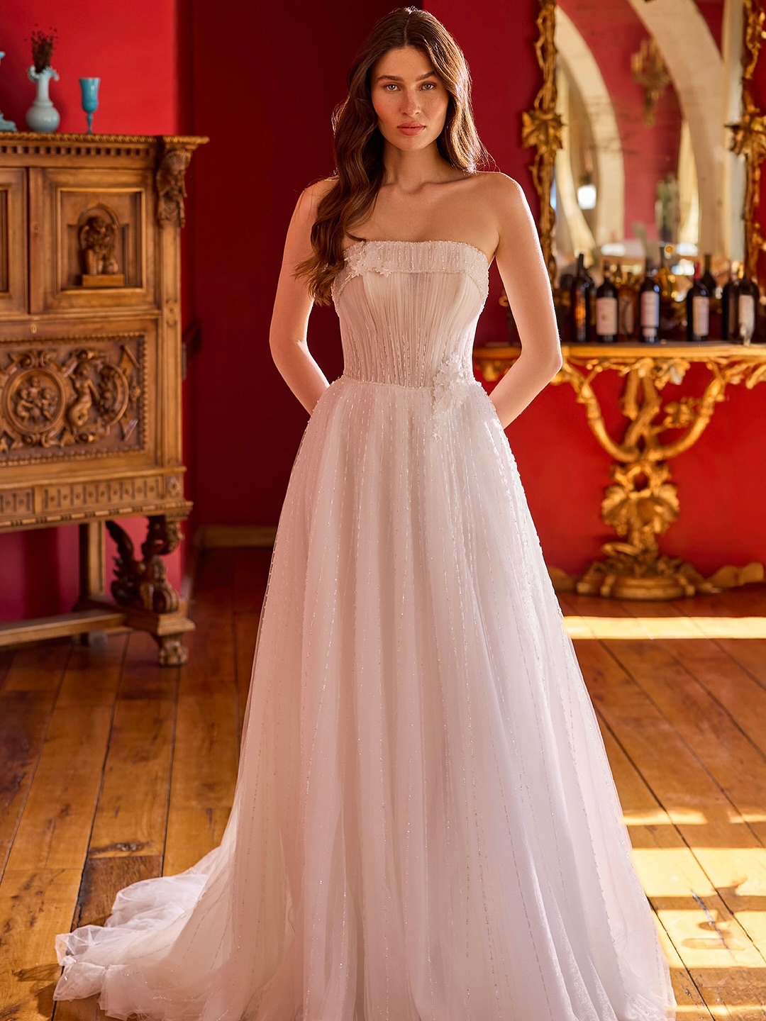 Vip Gelinlik İstanbul straplez A kesim gelinlik – tam boy görünüm ve romantik tül etek