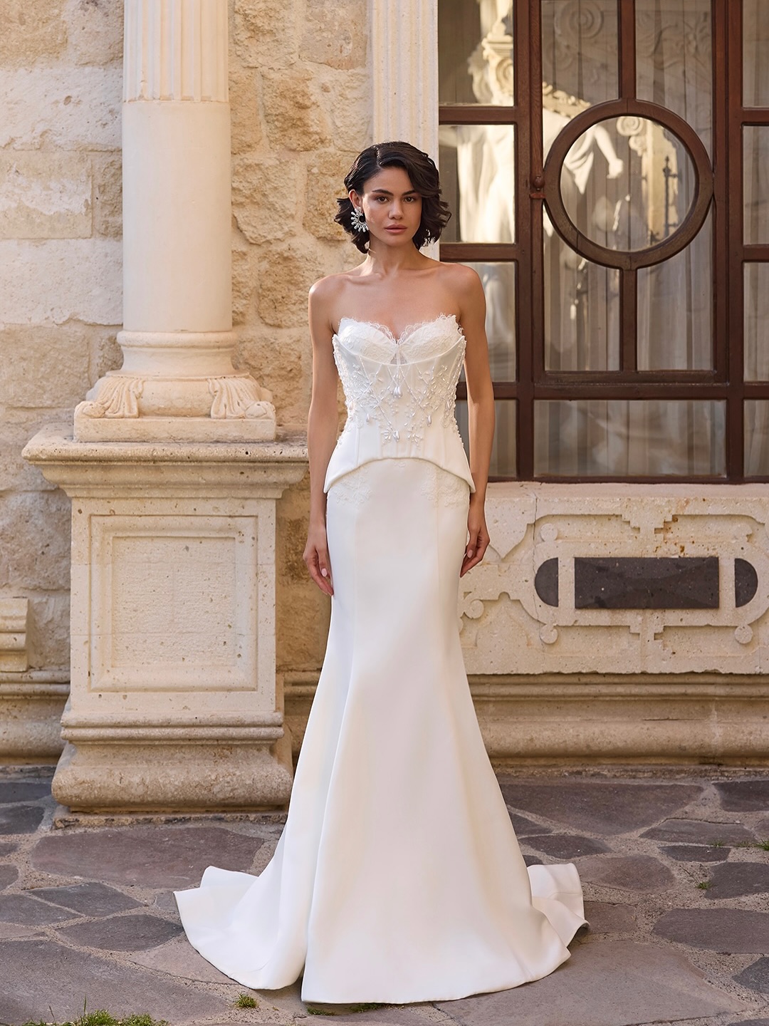 “Vip Gelinlik straplez balık gelinlik tam boy görünüm – sade etek ve zarif kuyruk detayı”