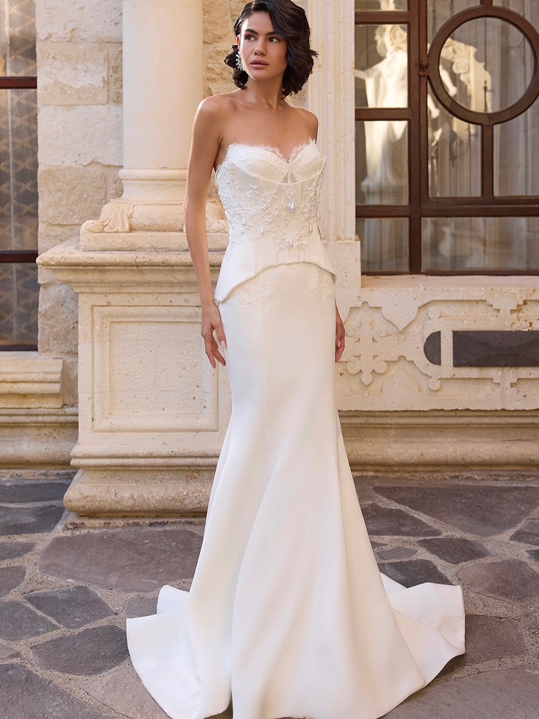 “Vip Gelinlik balık kesim gelinlik – minimal şıklık, korsaj detaylı üst beden ve uzun kuyruk”