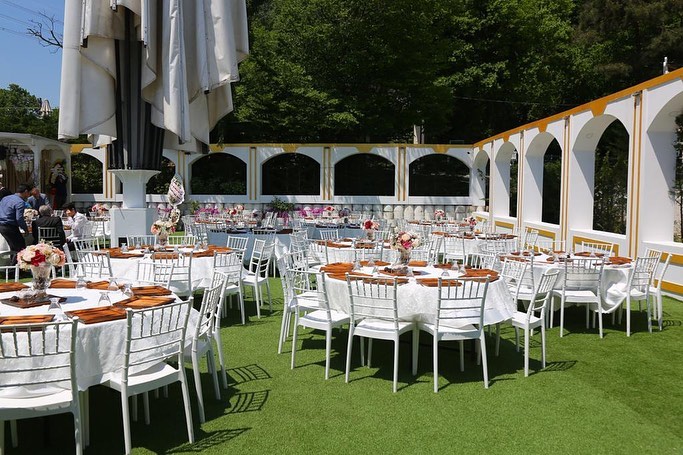 Rustik konsept ahşap masa düğün dekorasyonu