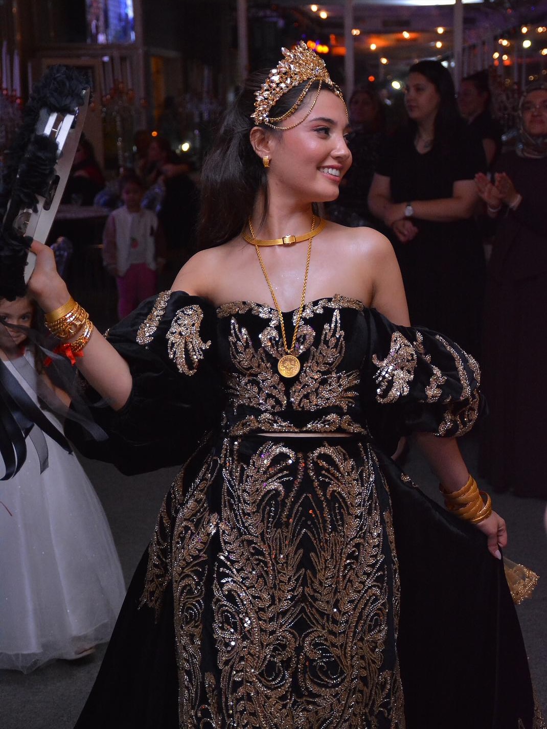 Ankara Çankaya Zey Couture siyah altın işlemeli couture tasarım