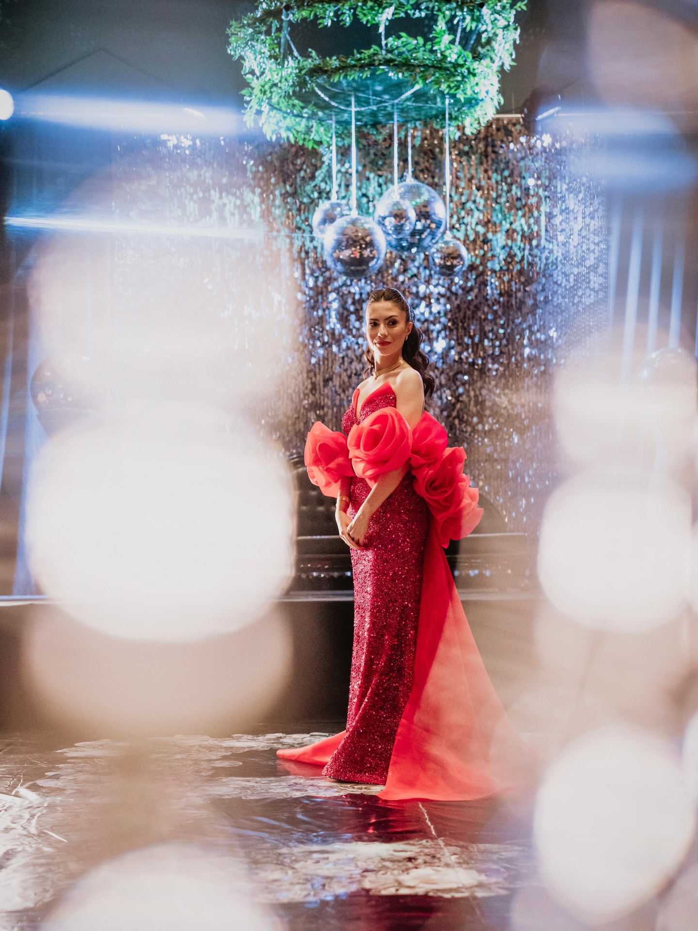 Kırmızı payetli after party elbisesi Ankara gelinlikçi tasarımı