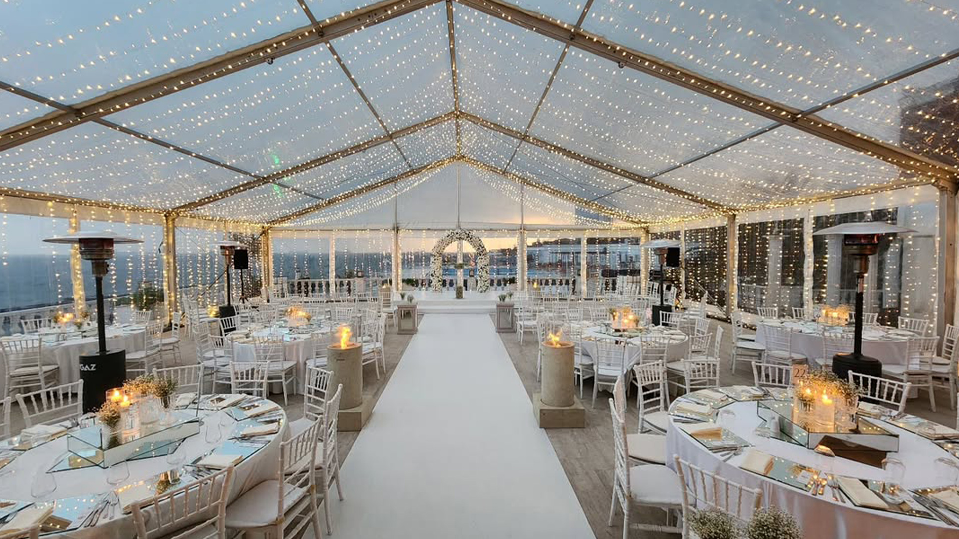 Deniz Kenarında Zarif ve Işıltılı Bir Düğün: SMC Restaurant Yeşilyurt Spor Kulübü